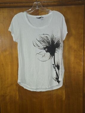 Simply Vera Vera Wang White Short-Sleeve Tee with Black Floral Graphic